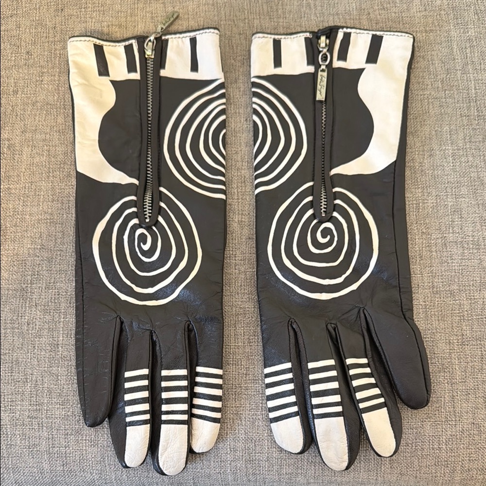 Dark chocolate and White Spiral Design Gloves